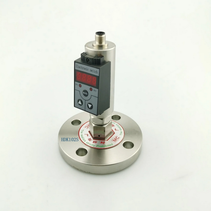 賀迪HDK102S智能數(shù)顯開關(guān)是用于水電，自來水，等行業(yè)進(jìn)行測量顯示和控制。